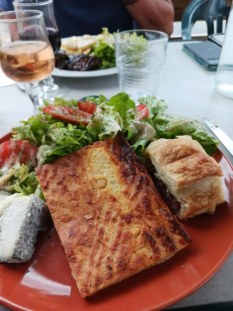 Salade Composée Et Produit Du Terroir